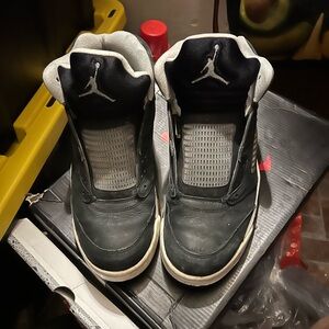 Oreo 5s size 10.5 worn but good  comes with laces in soles and  a box